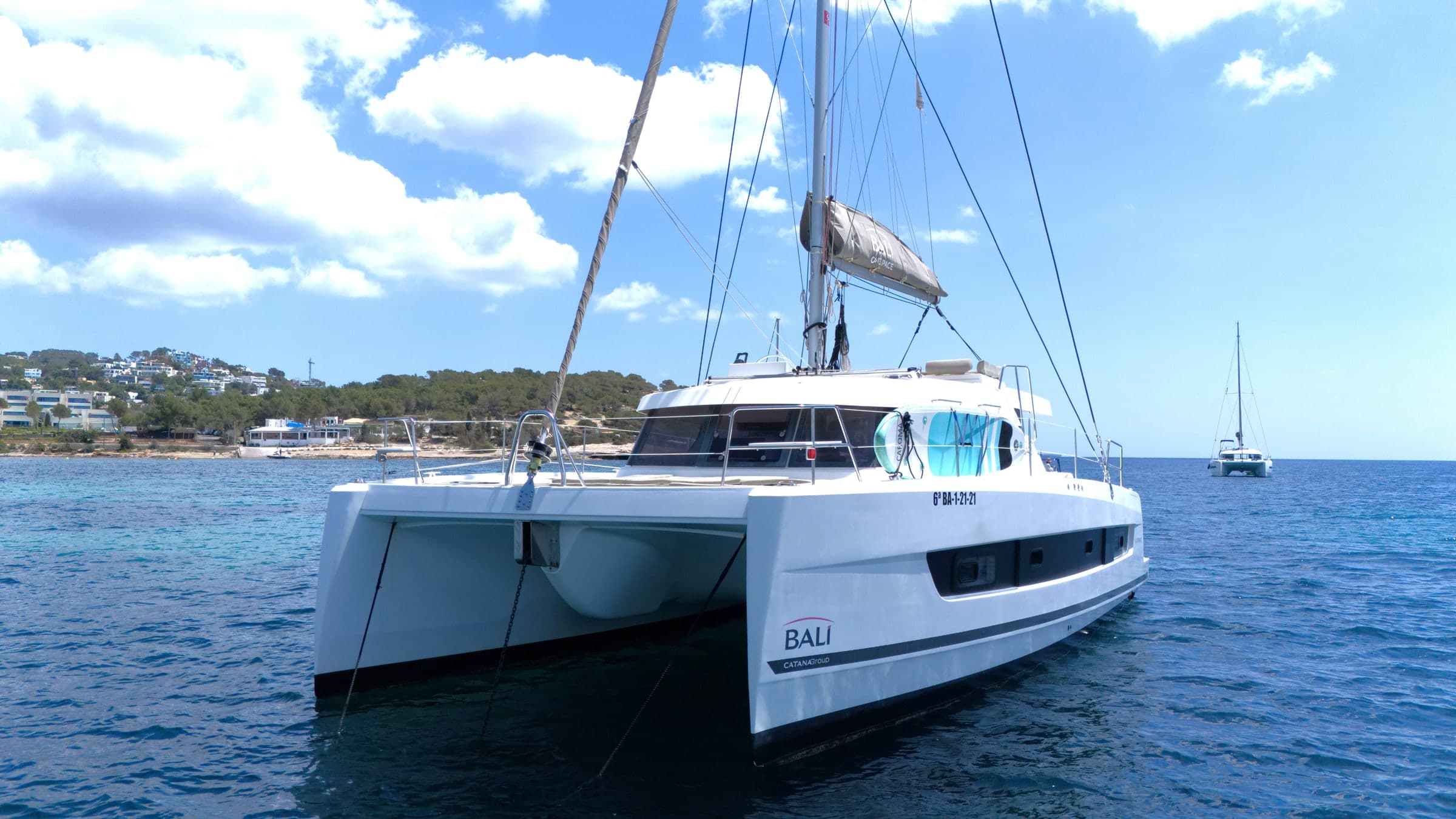 Bali Catspace alquiler catamarán Ibiza