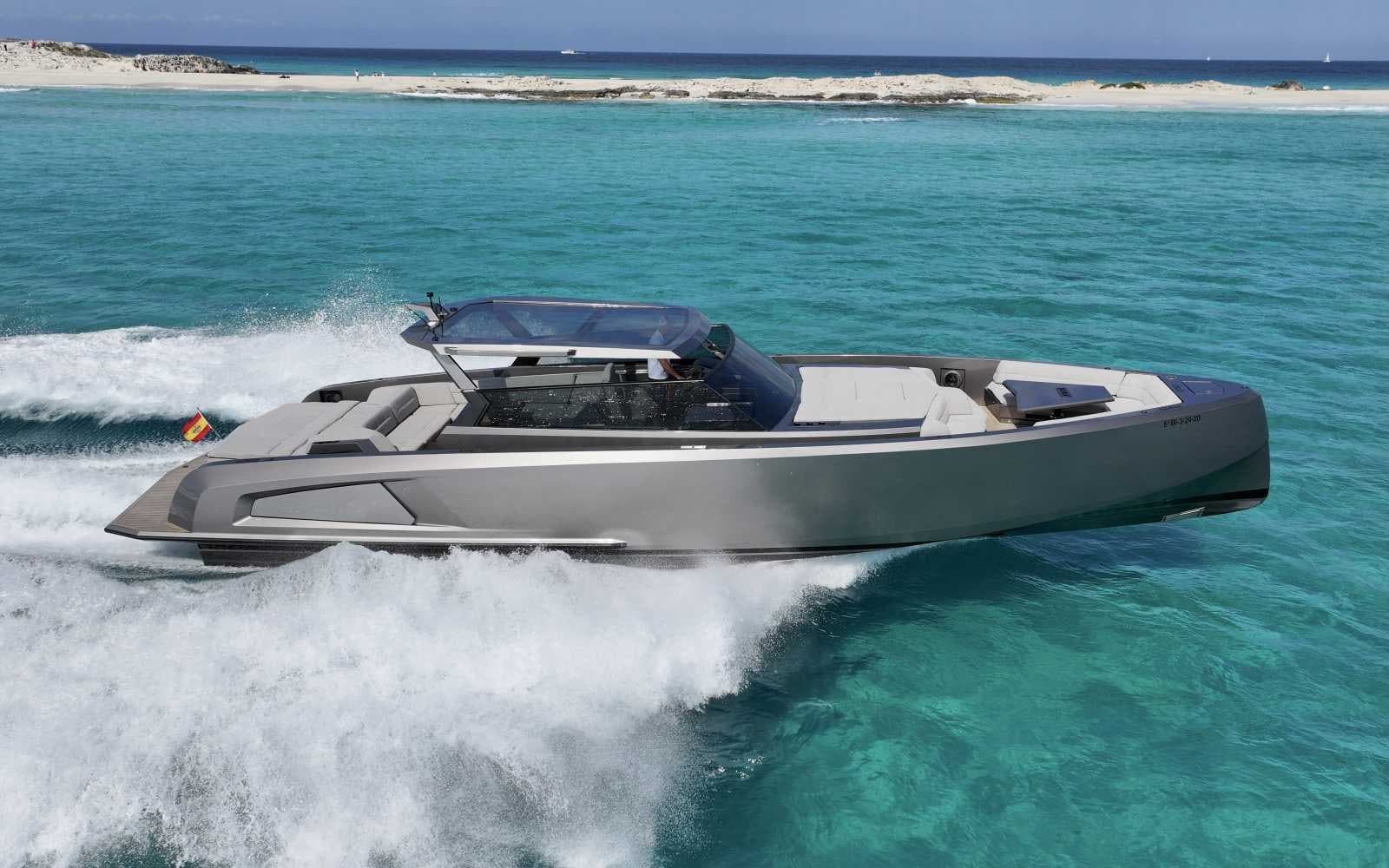 Vanquish VQ52 "CASA ATLANTIS" alquiler yate Ibiza